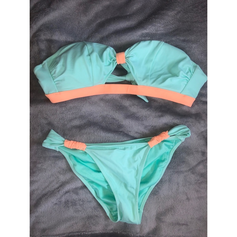 Victoria’s Secret bikini